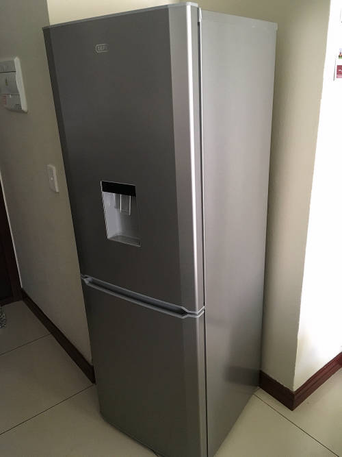 Fridges & Freezers MODERN DEFY FRIDGE was sold for R2,800.00 on 20