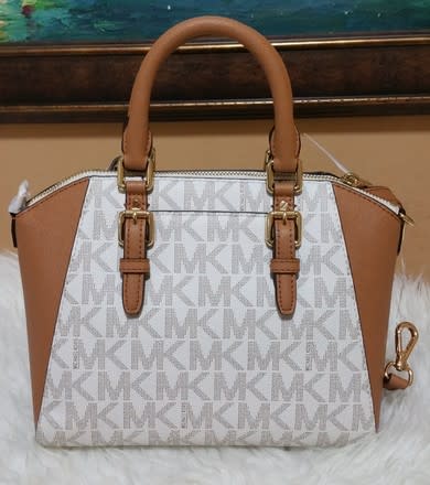 Handbags & Bags - Original Brand NEW Michael Kors Ciara Medium Messenger  Bag - Vanila/Acrn was sold for R3, on 22 Aug at 22:24 by bybeststuff  in Johannesburg (ID:356013771)