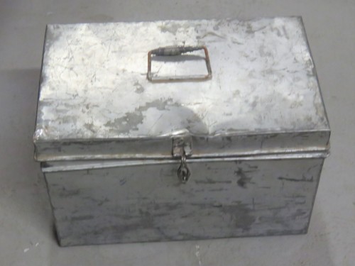 Vintage toolbox / food box - 27cm x 41cm x 26cm