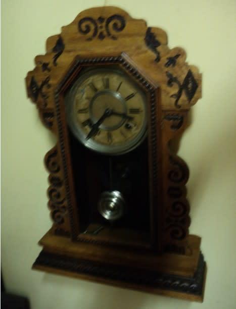 Other Clocks American Kitchen Clock Was Listed For R2 500 00 On 8 Clock Is In Not Great Condition And Seems The Hands Have Been Fixed Or Changed But Dose Affect Time It Keeps Post Net Courier
