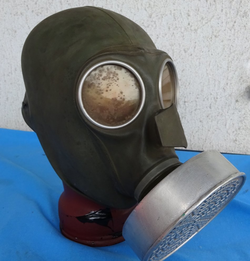 world war 2 gas mask
