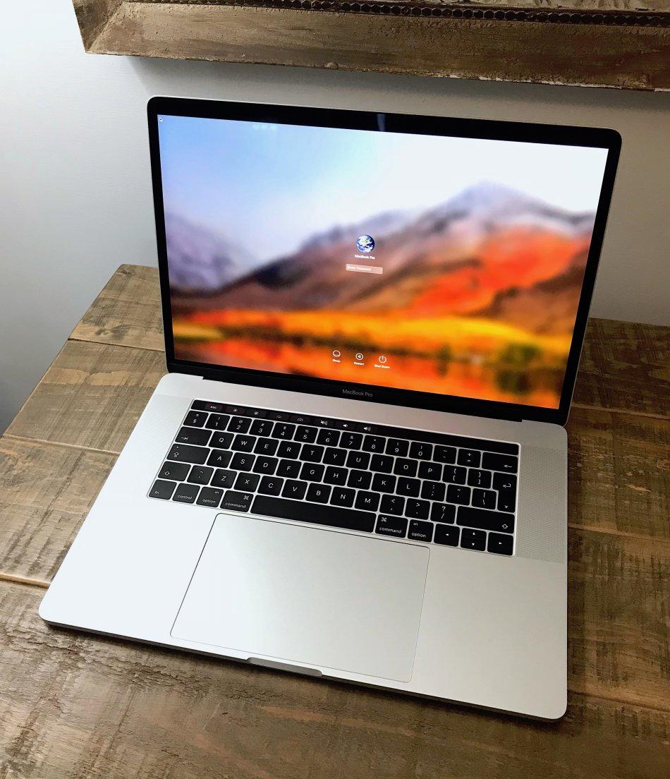 Macbook 13 256gb. Apple MACBOOK Pro 19. MACBOOK Pro 15 Touch Bar. Макбук про Сильвер тач бар. Touch Bar MACBOOK Pro 19.