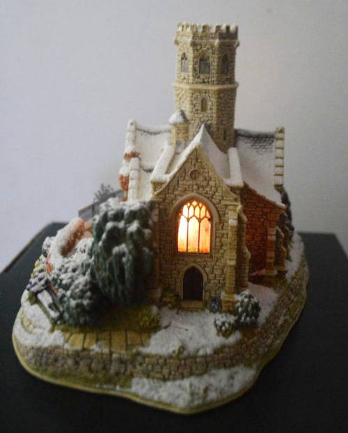 Porcelain Ceramic Lilliput Lane Cottage Lead Kindly Light