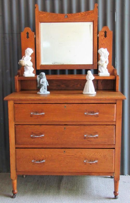 Dressers A Stunning Solid Oak Antique Dressing Table On The