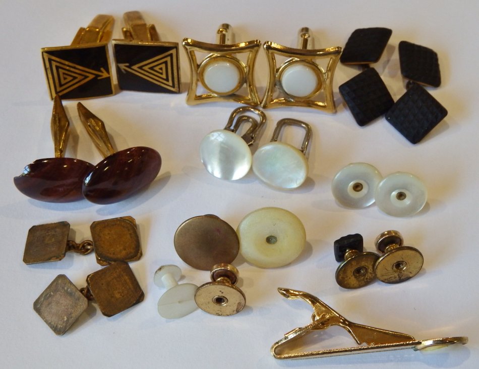 Lot of vintage cufflinks and collar studs