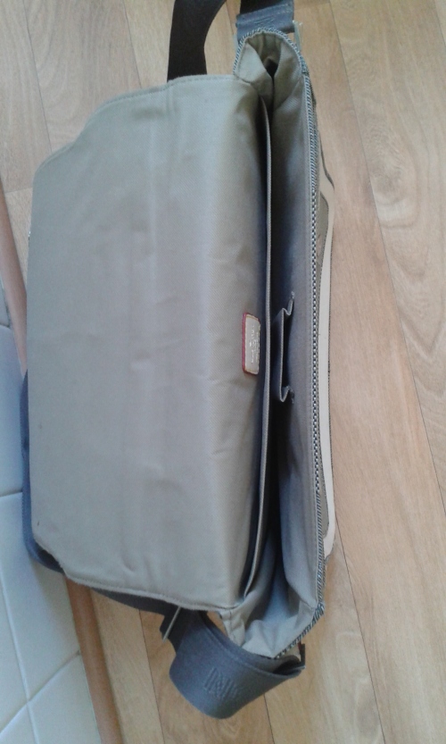 Handbags & Bags - &quot;LOUIS VUITTON&quot; STYLED MESSENGER BAG - EXCELLENT CONDITION!! was sold for R350 ...