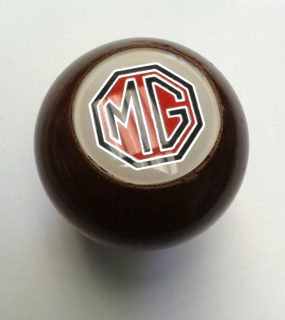 MG wooden gear knob in excellent condition.