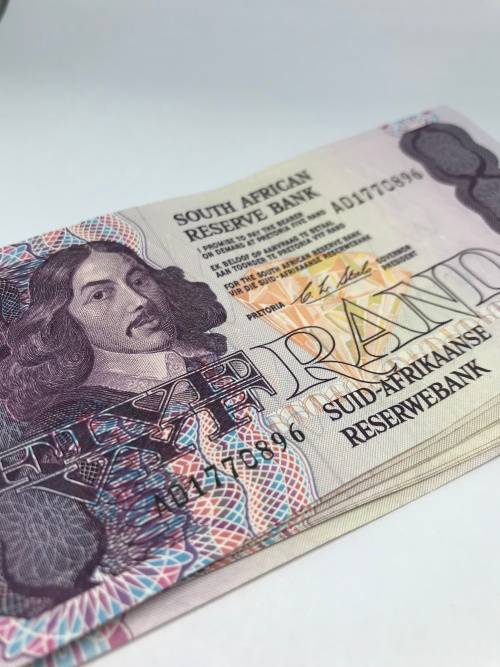 PreReserve Bank UNCIRCULATED OLD South African FIVE RAND Bank Notes was sold for R51.00 on 9