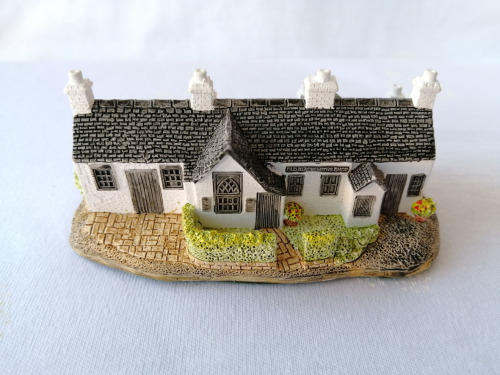 Porcelain & Ceramic - Miniature House - Lilliput Lane - HERITAGE THE ...