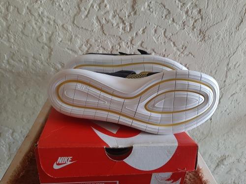 new nike tekkies