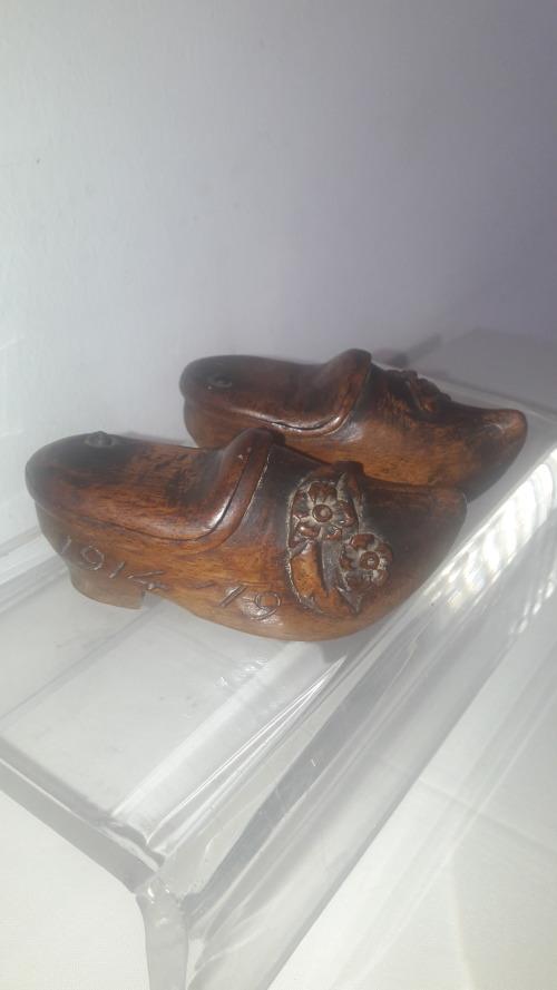 hinged clogs