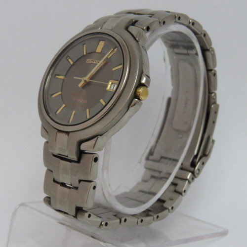 Men's Watches - Seiko Kinetic Auto Relay Titanium mens watch - 5J22-0C19 -  Working - Scratch on glass was sold for R1, on 8 Sep at 13:30 by  Unieke Antieke in Cape Town (ID:480772038)